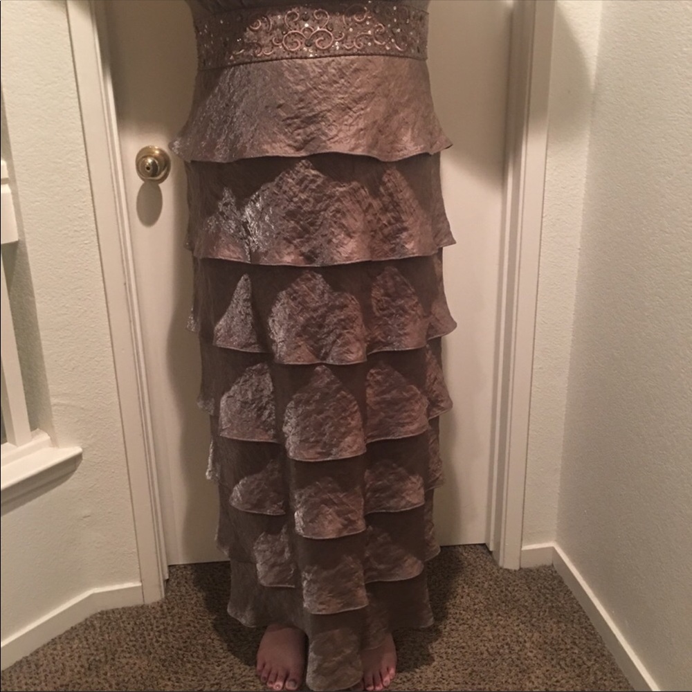 Dress - Picture 6 of 6